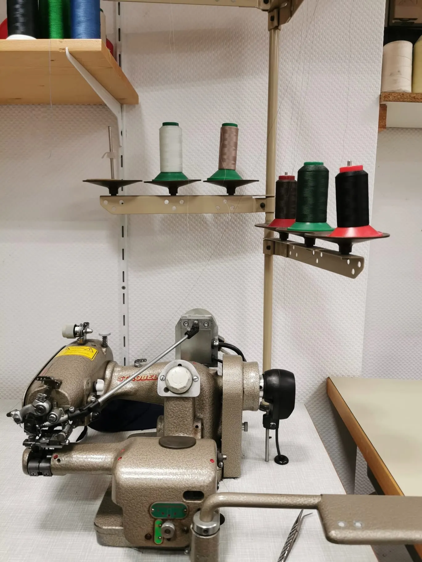 Union Special Spezialnähmaschine mit digitaler Steuerung